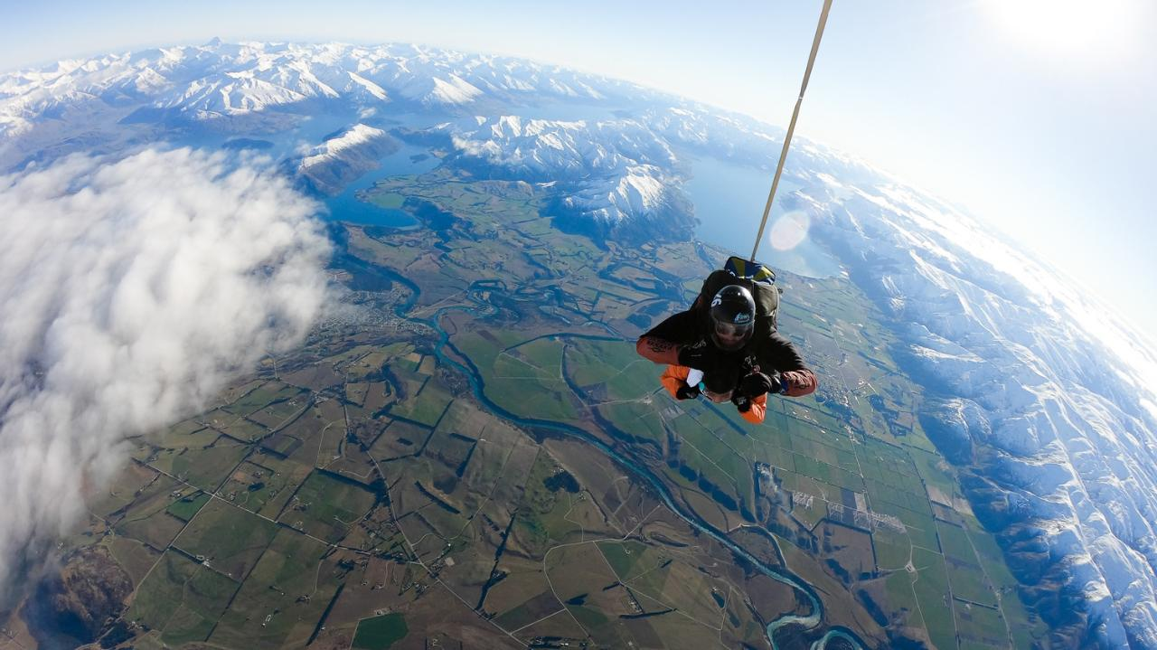 9,000ft Tandem Skydive Wanaka ex Queenstown - Photo 1 of 1